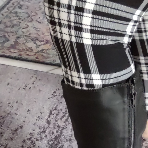 New Plaid Leggings 13-14 however tag says Large Soft, Stylish compress to - Picture 5 of 14